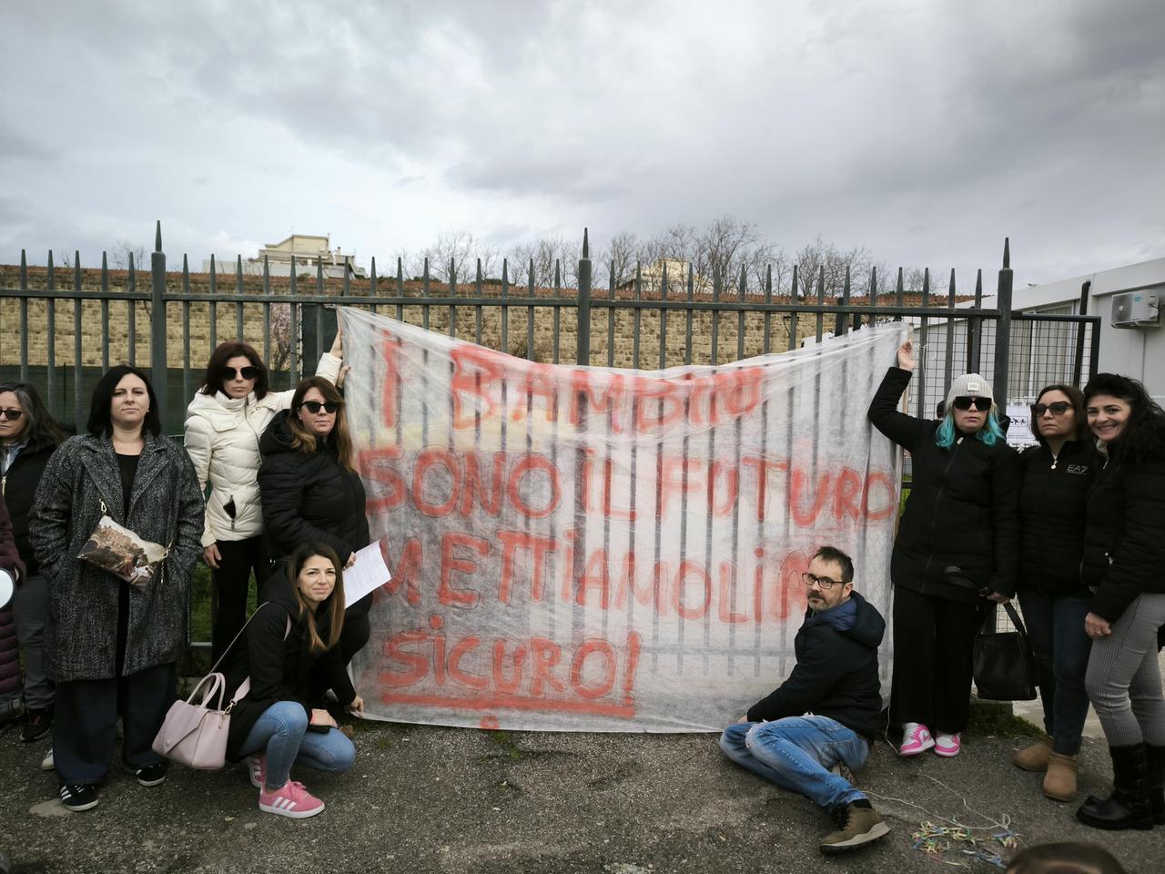 Livorno, allagamenti alle Micheli-Lamarmora: via allo sciopero di protesta dei genitori degli alunni