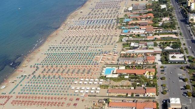 Pietrasanta, avviso ai balneari: parte il procedimento per l’asta delle spiagge