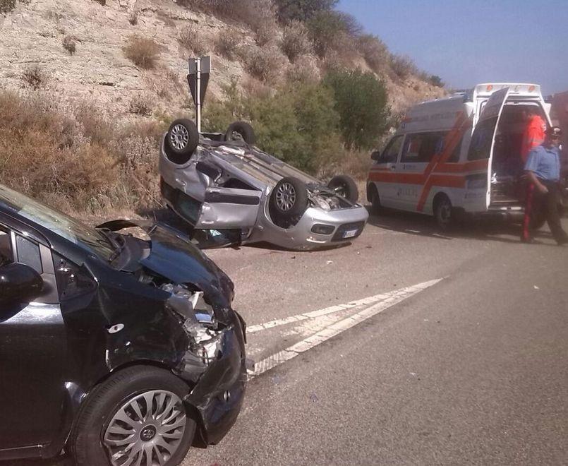Incidente sulla strada per Santa Teresa, feriti due turisti