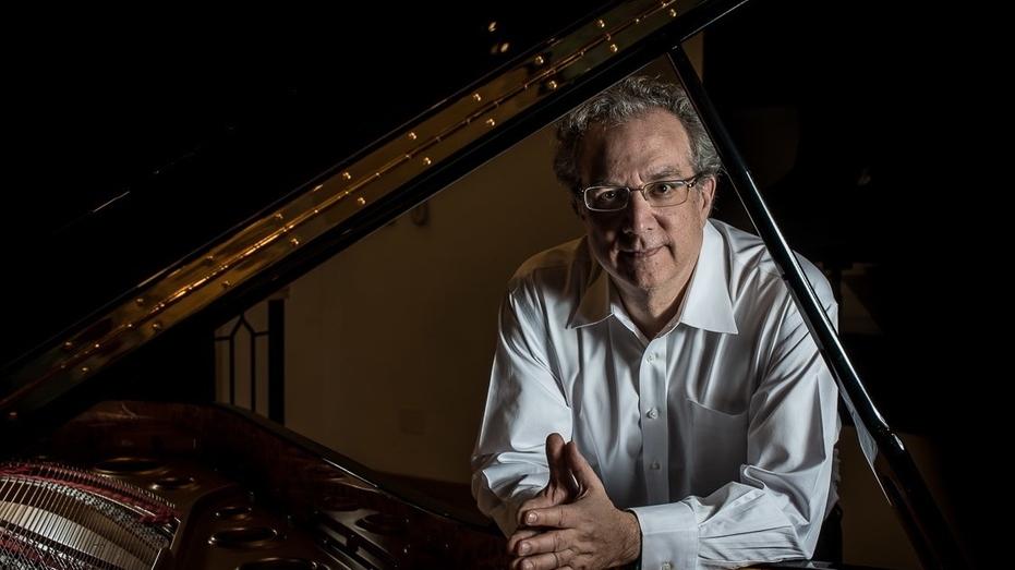 Il pianista Uri Caine al De André per il debutto del Crossroads