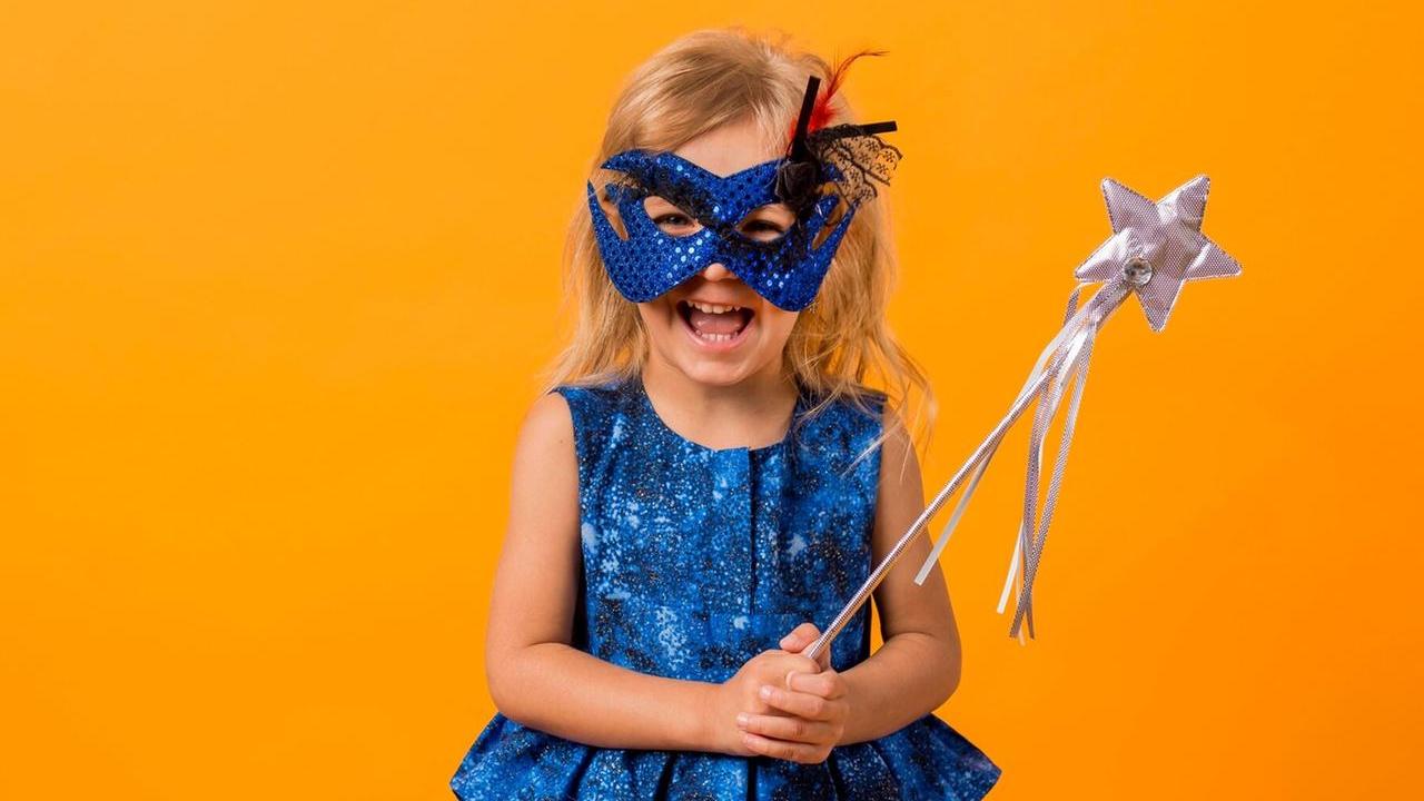 Attenzione alla scelta di maschere e costumi di Carnevale (foto freepik)