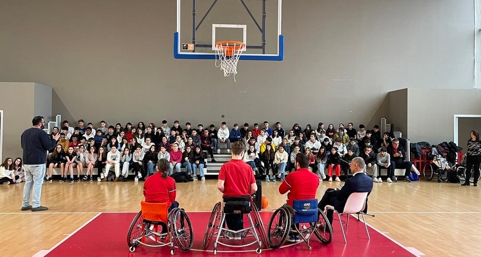 Studenti protagonisti del basket in carrozzina per “Tu sì che vali”