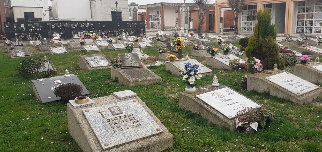 Topi nel cimitero di Formignana, la segnalazione: «Tombe sono a rischio»