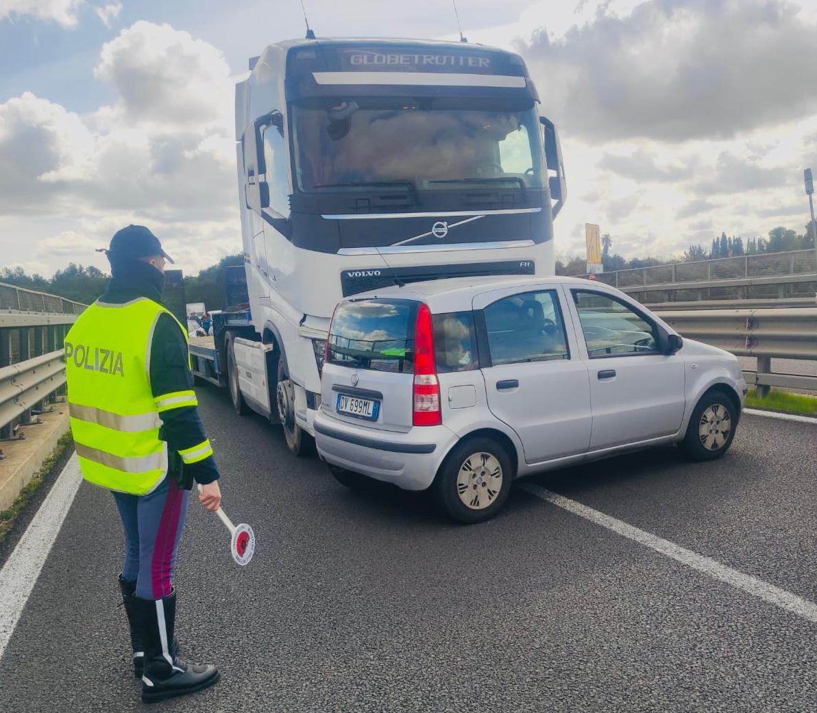 Sassari, schianto tra un tir e un’auto: bloccata la circolazione sulla 131