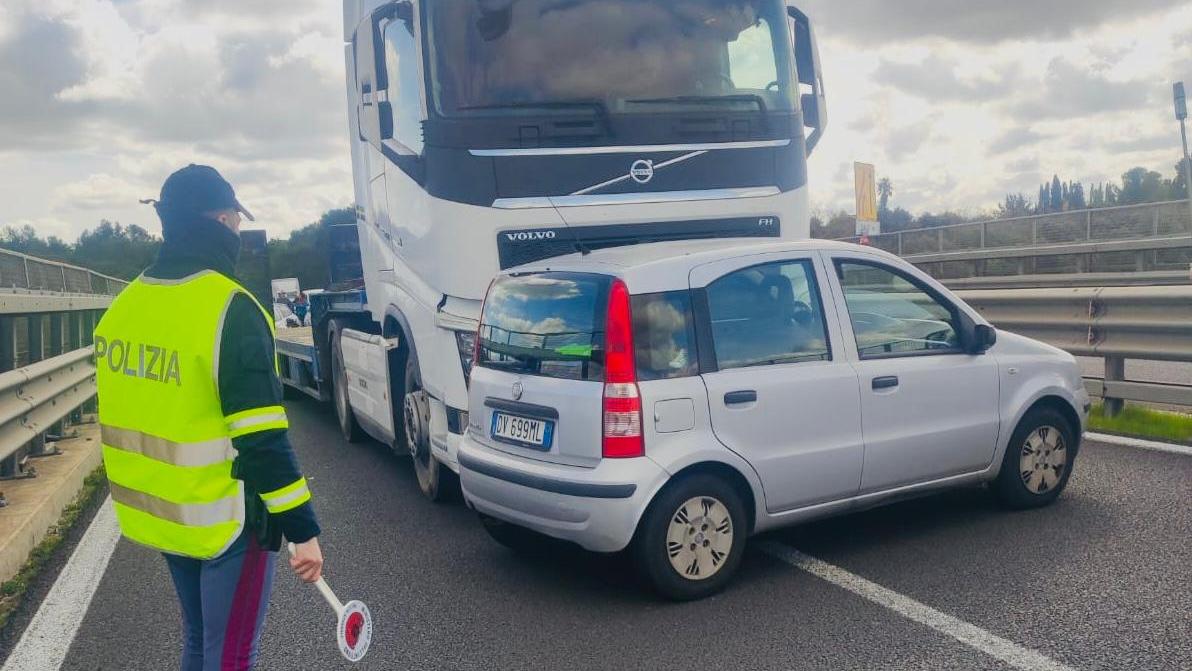 Sassari, schianto tra un tir e un’auto: bloccata la circolazione sulla 131