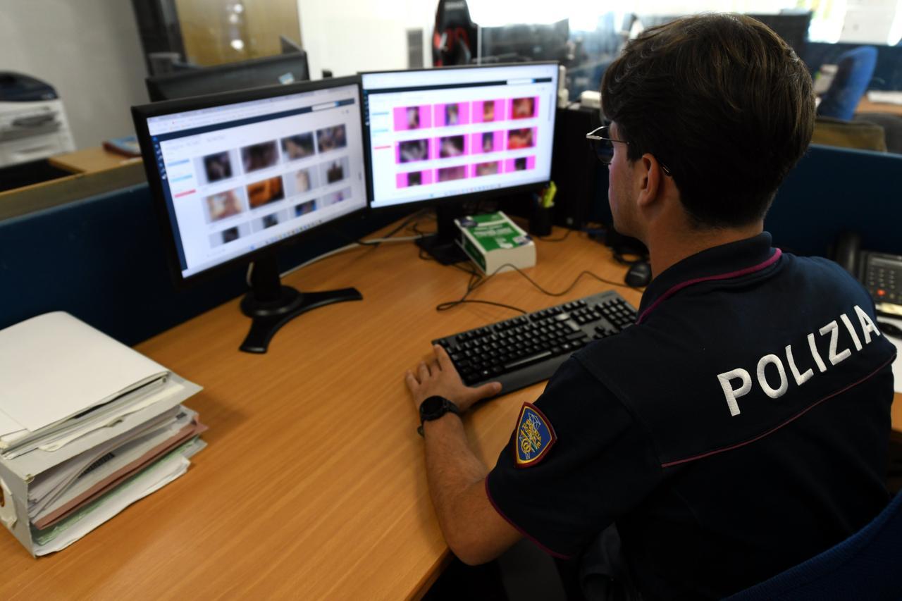 Nel pc centinaia di immagini pedopornografiche, un arresto nel sud Sardegna