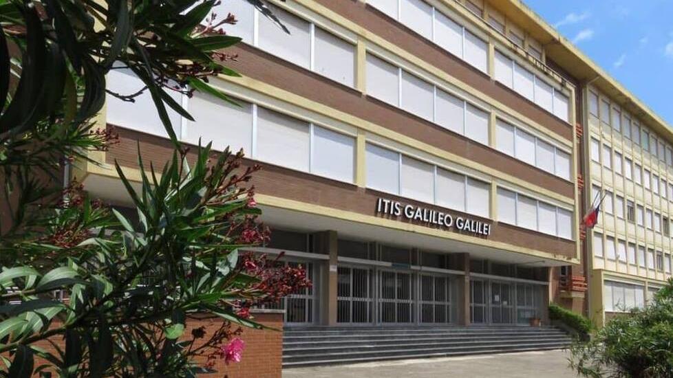 Livorno, scuola fissa un “tetto” alle fotocopie. I prof ribelli: «Studenti penalizzati»