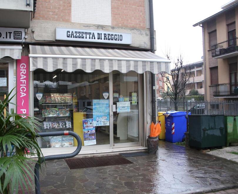 L’edicolante di San Prospero Strinati: «Dopo 35 anni di attività i miei clienti sono amici»