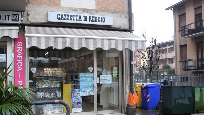 L’edicolante di San Prospero Strinati: «Dopo 35 anni di attività i miei clienti sono amici»