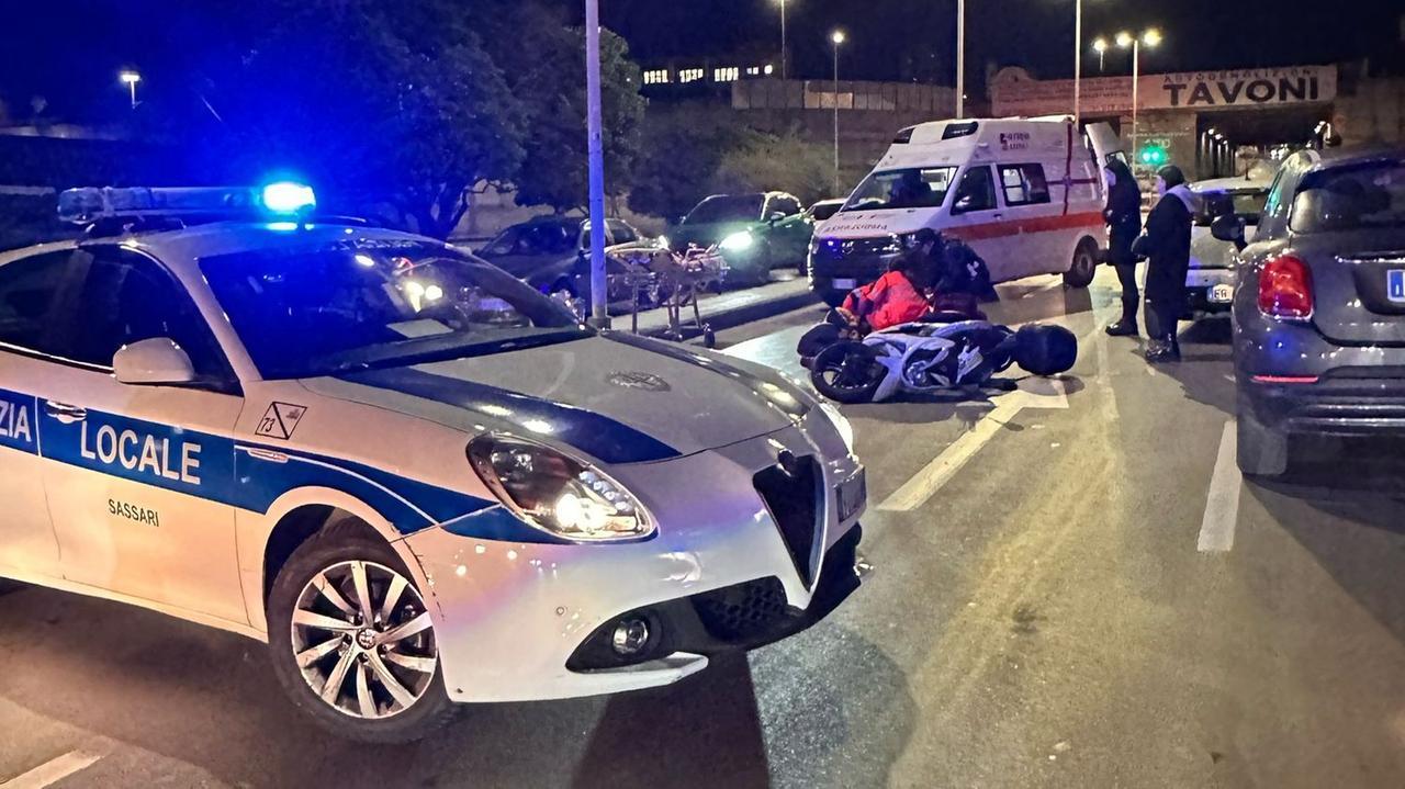 Sassari, auto contro moto a Santa Maria: cade e resta ferito l’uomo che guidava lo scooter