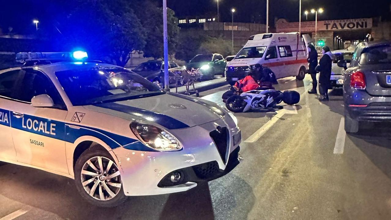 Sassari, auto contro moto a Santa Maria: cade e resta ferito l’uomo che guidava lo scooter