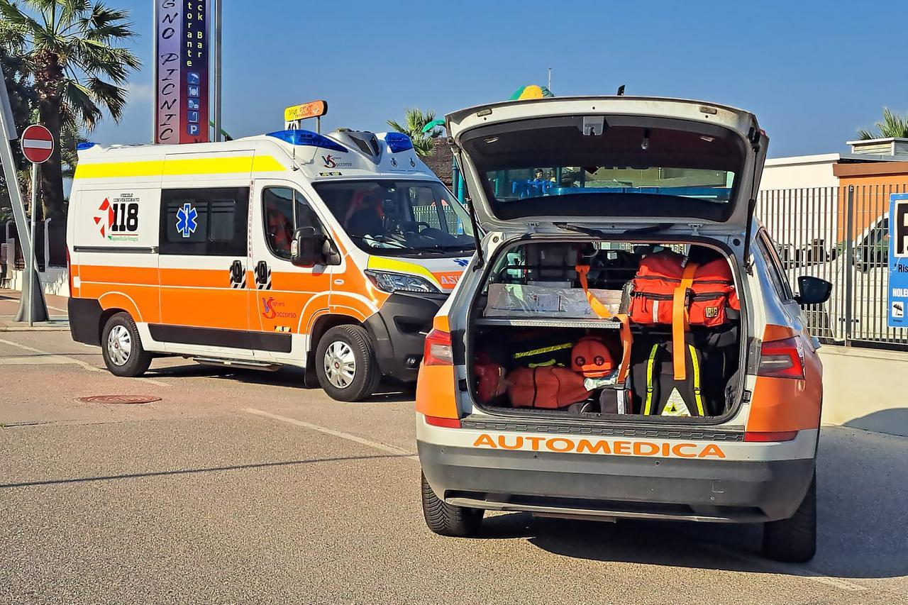 Malore al ristorante a Ferrara, viene salvato in extremis