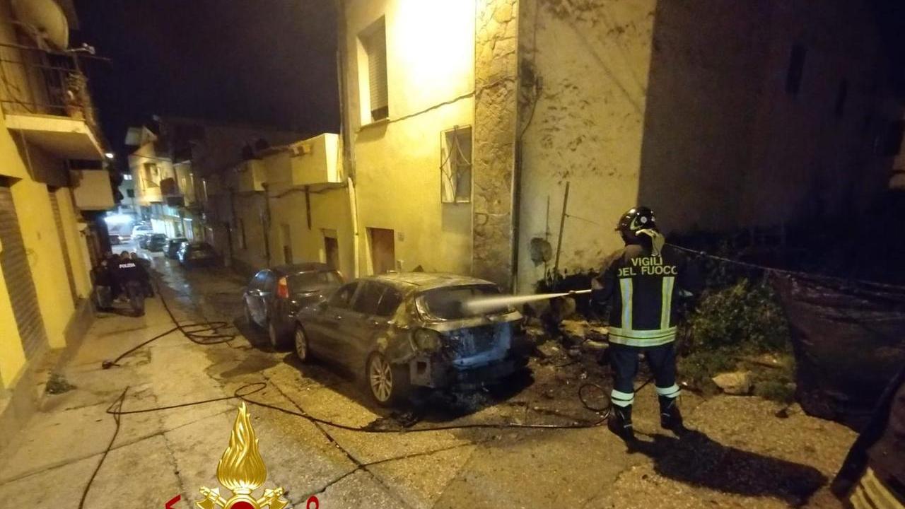 Siniscola, ancora un’auto data alle fiamme