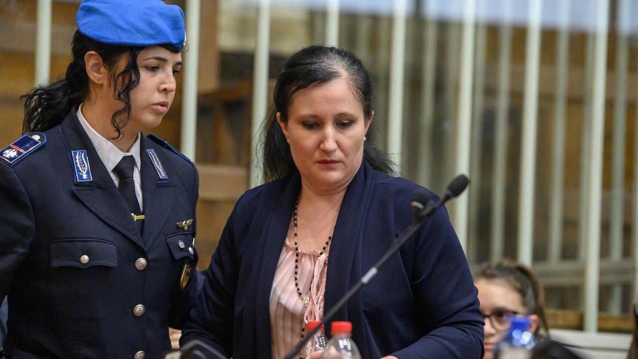 
	Alessia Pifferi in tribunale: la donna &egrave; a processo per la morte della figlia Diana, di 18 mesi

