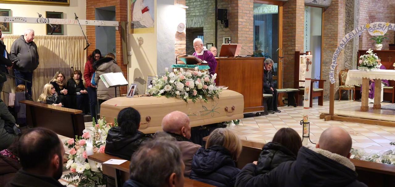 Addio a Erika Benini, la giovane che ha perso la vita nello schianto con un bus