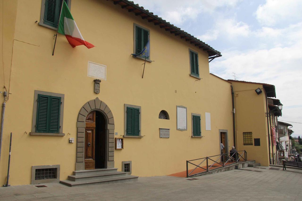
	L'ingresso del Comune di Carmignano

