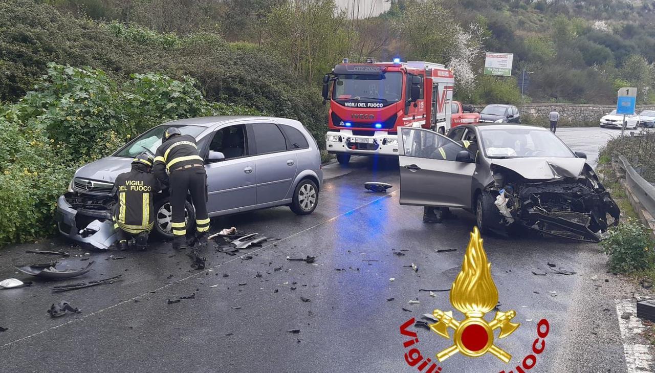 Schianto tra auto alle porte di Nuoro