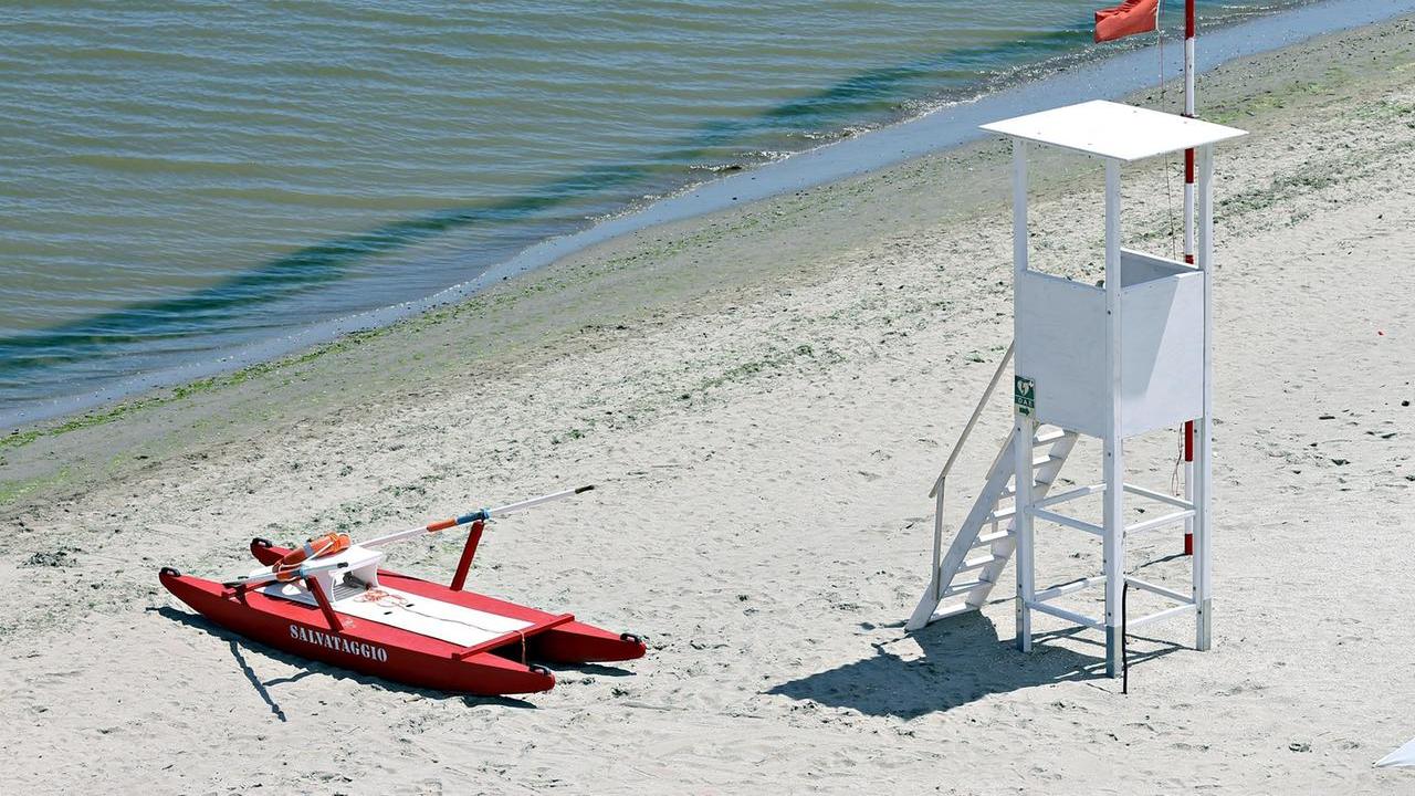 Bagnino di Comacchio assolto, l’infortunio per aver spostato il moscone era vero