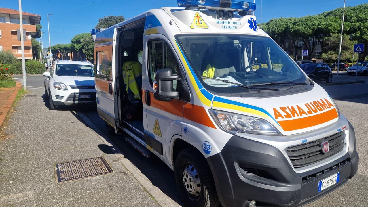 Un'ambulanza della Misericordia di via Verdi (foto d'archivio)