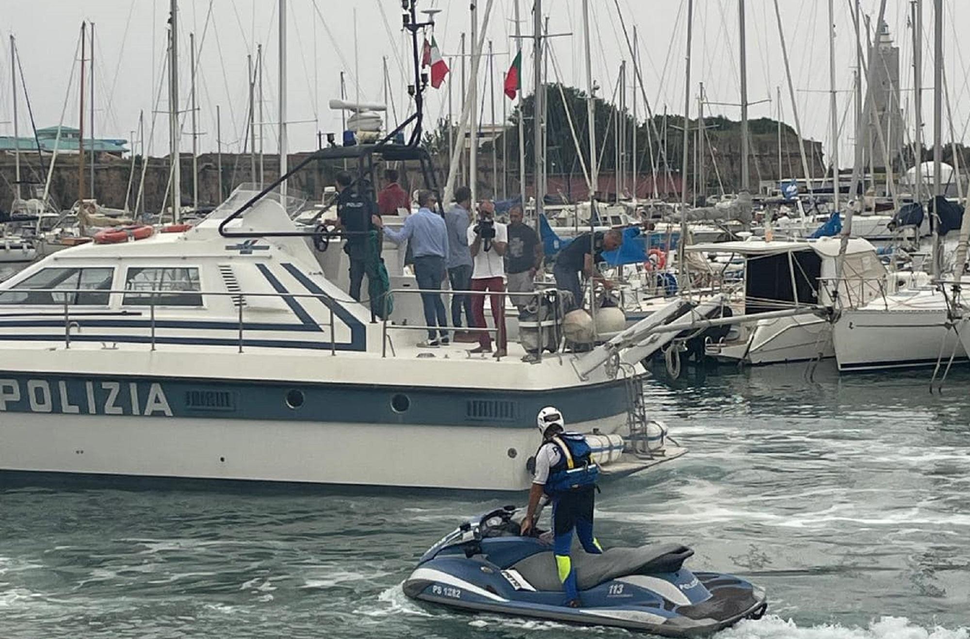 Due mezzi della Squadra nautica labronica