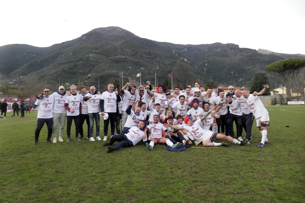 
	L'esultanza di giocatori e staff (foto Paglianti)

