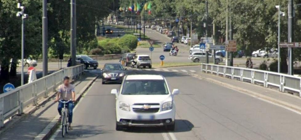 
	Il cavalcavia Mazzoni a Modena


