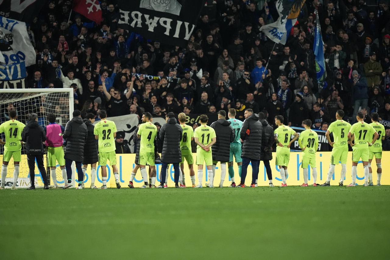 
	La squadra sotto la curva dei tifosi nerazzurri

