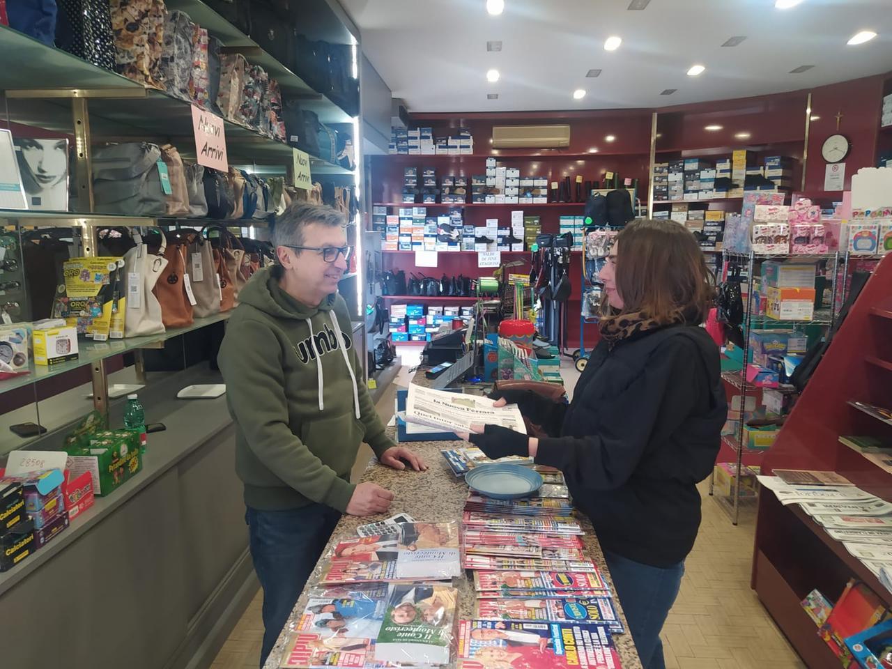 Edicola Montanari, dal 1961 a XII Morelli giornali ogni mattina