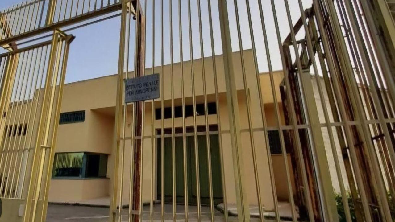 Ai domiciliari maltratta la madre, 19enne trasferito in carcere