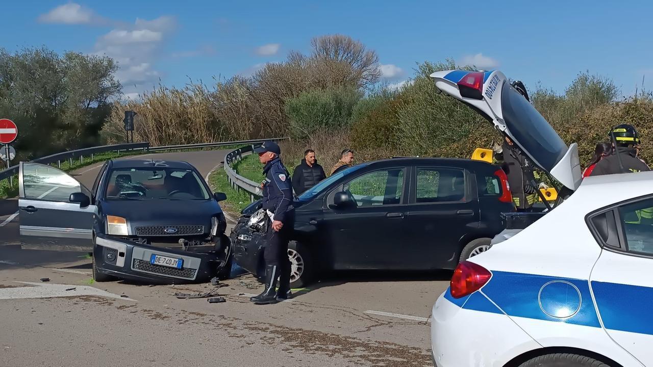 Sassari, scontro fra auto a Caniga: due donne ferite