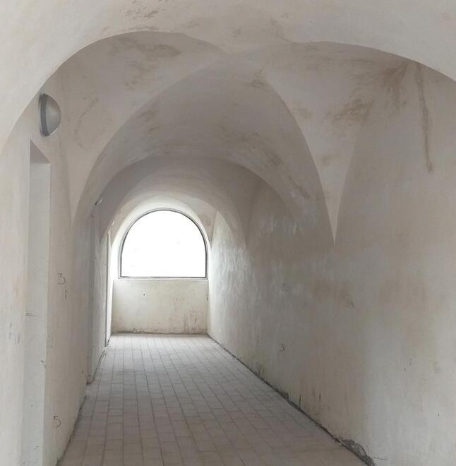 Livorno e la sua Fortezza Nuova: bookshop in sala degli Archi, galleria d’arte nel “forno” e il recupero delle ex celle<br>
