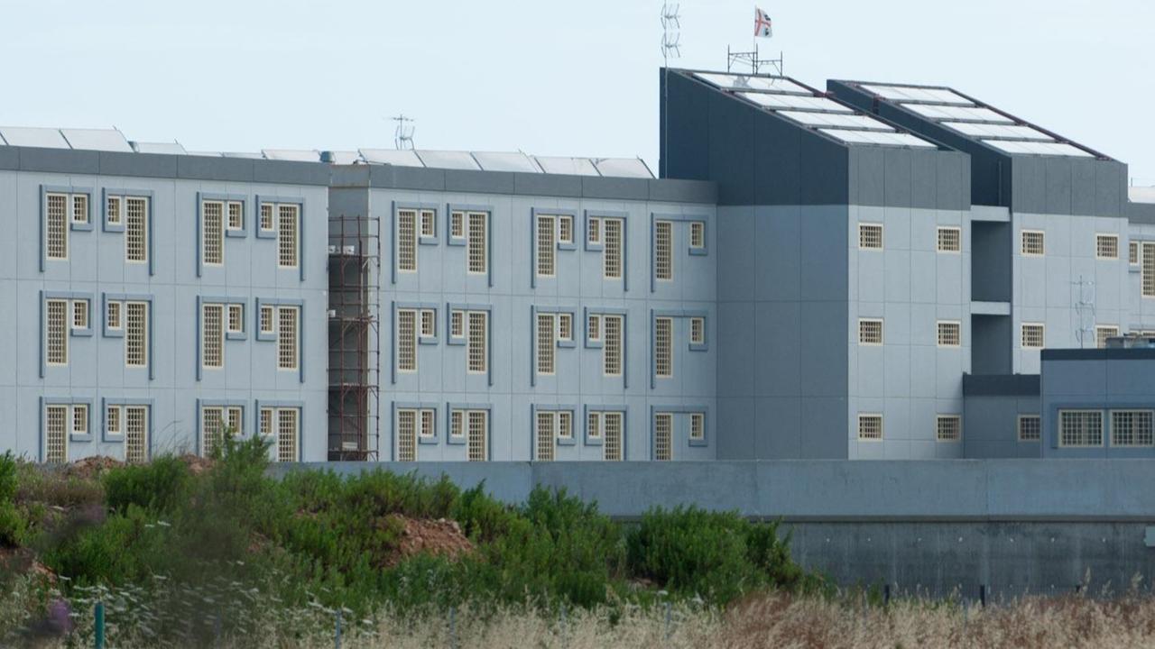 Ancora aggressioni ad agenti in carcere di Uta: l’appello dei sindacati