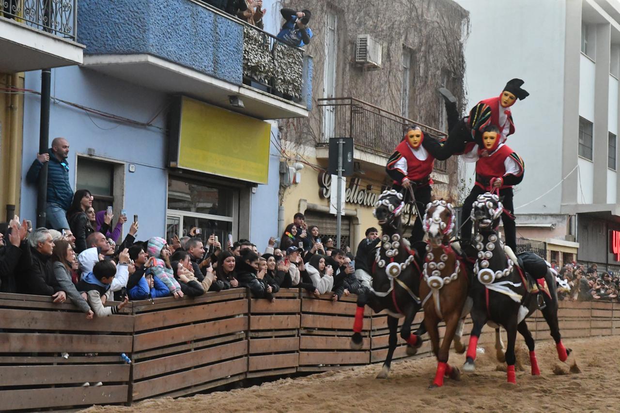 L’assalto dei 25mila per la Sartiglia: 18 stelle centrate