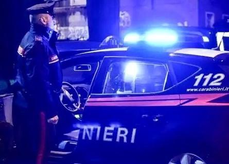 Prato, prima gli schiaffi al volontario e poi le minacce alla madre: la notte folle di un 16enne