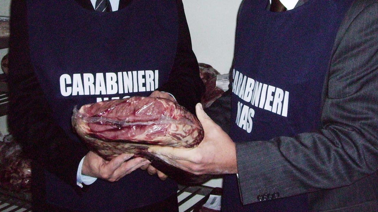 Un ristorante abusivo dentro la macelleria: blitz dei Nas e locale sotto sequestro