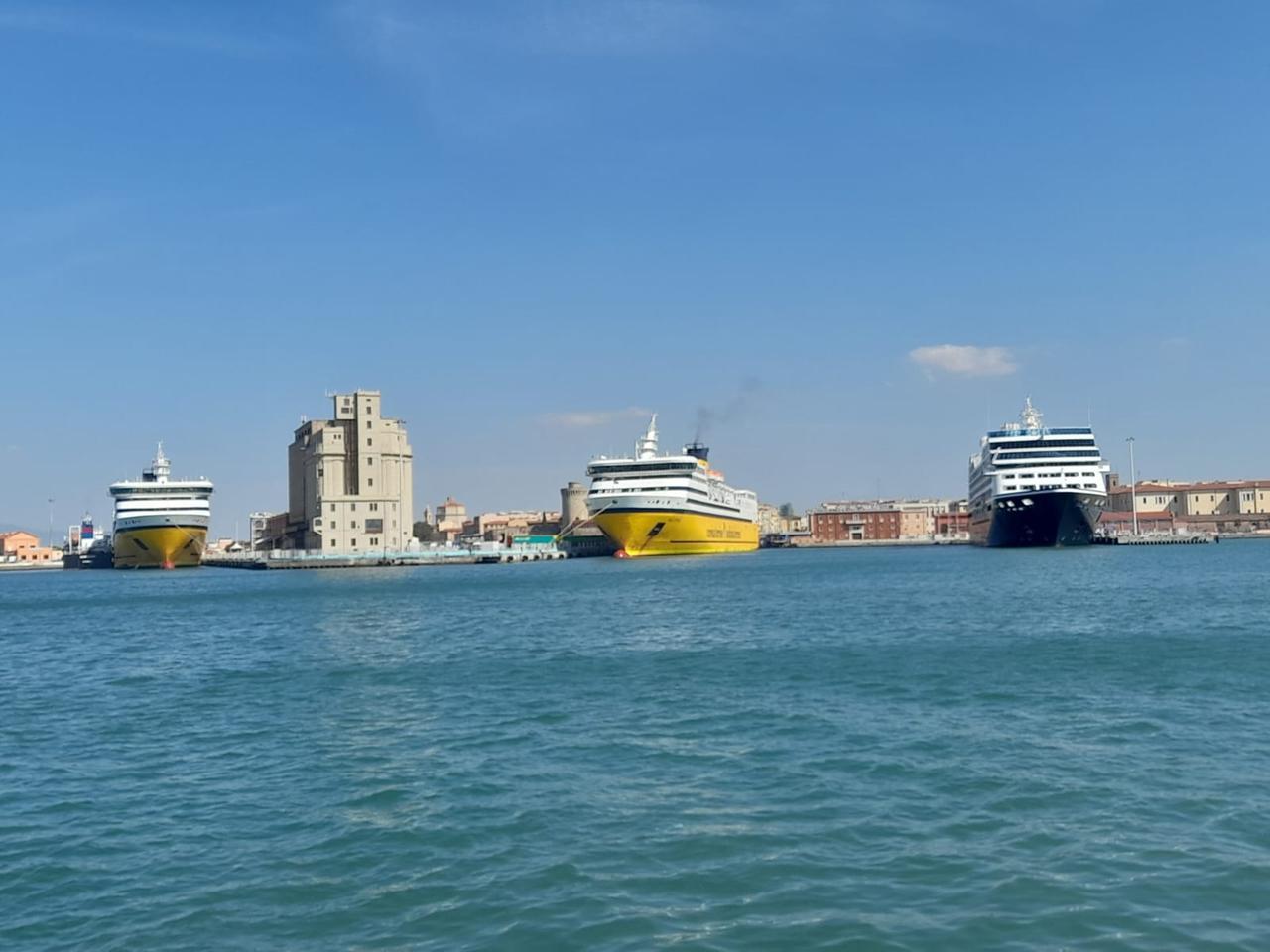 
	Due navi di Corsica Sardinia Ferries a Livorno (foto d'archivio)

