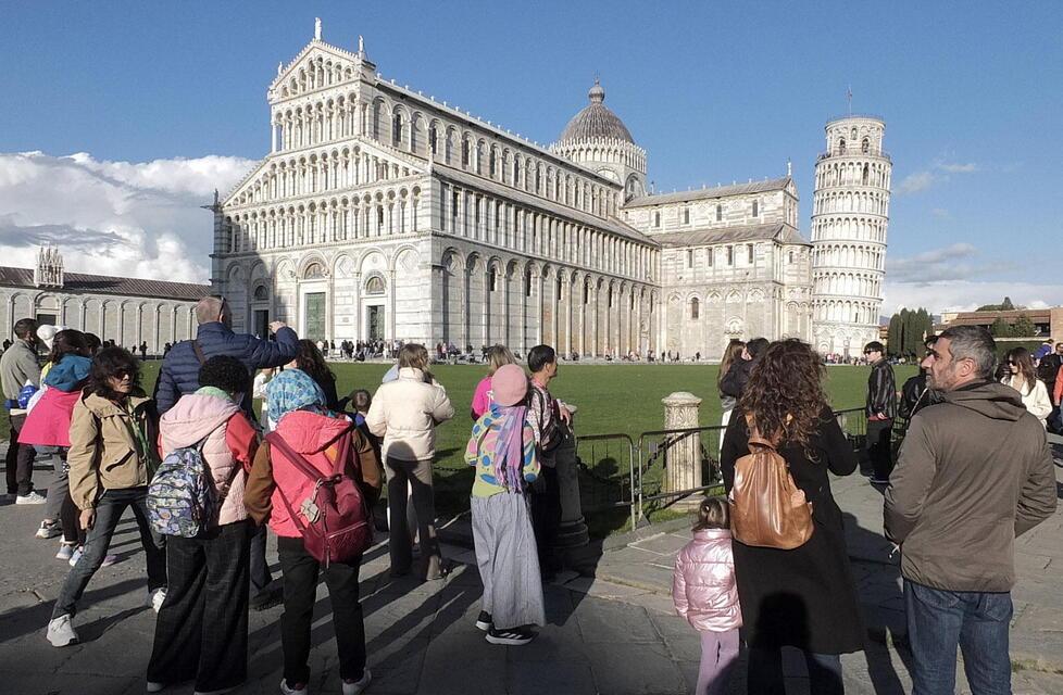 Turisti in piazza dei Miracoli