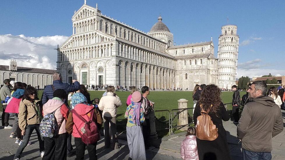 Turisti in piazza dei Miracoli