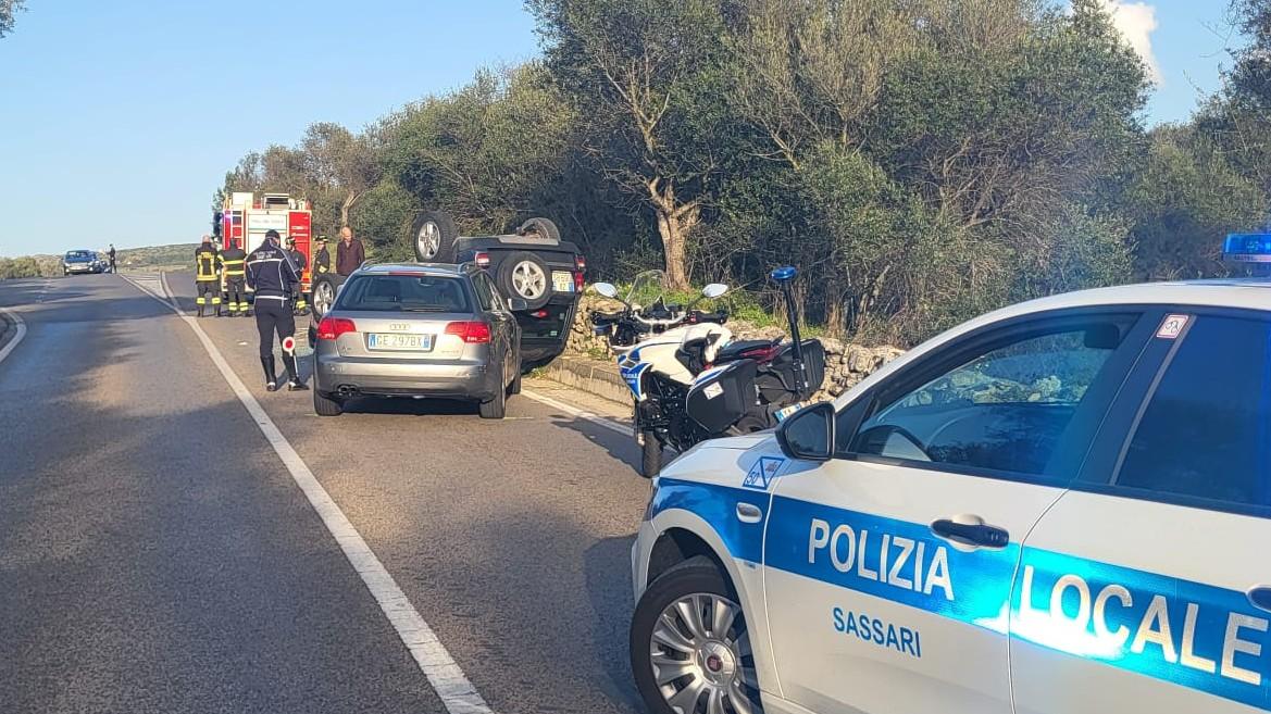 Perde il controllo dell’auto e si schianta contro un muretto: statale 200 chiusa