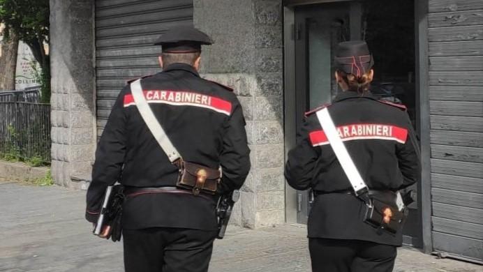 Due carabinieri in servizio (foto d'archivio)