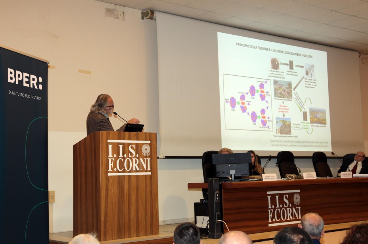 
	Un momento della presentazione all'istituto Corni

