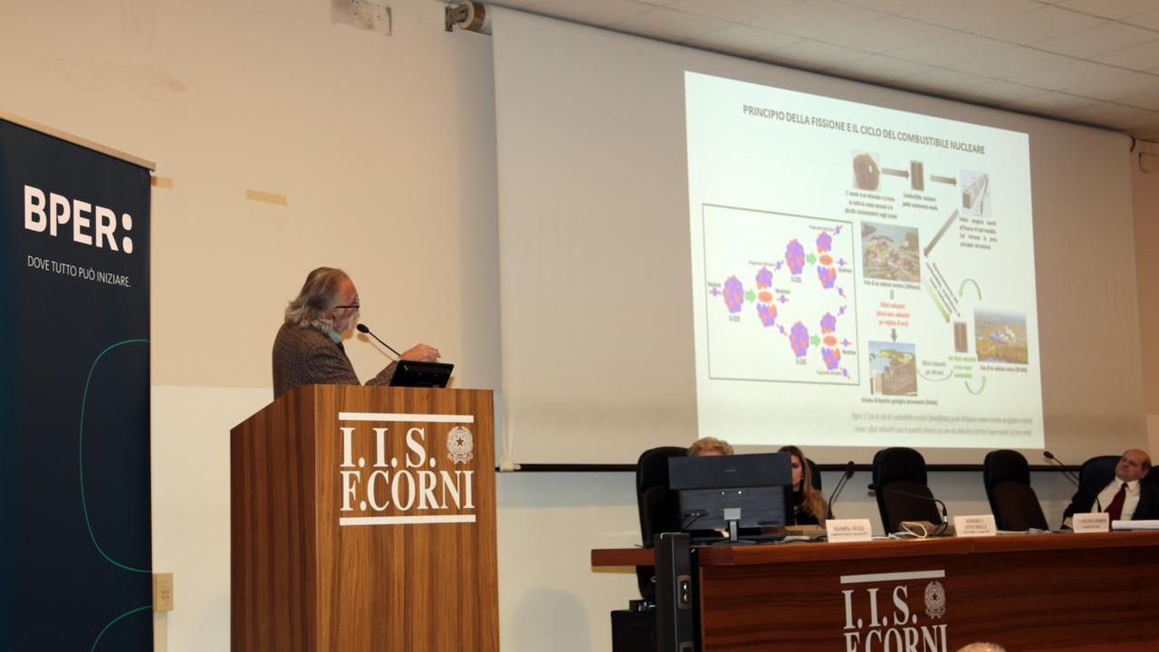 Un momento della presentazione all'istituto Corni