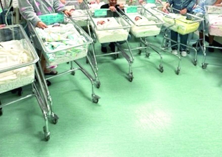 Ferrara, bimbo nasce nel parcheggio: parto improvviso durante la corsa in ospedale