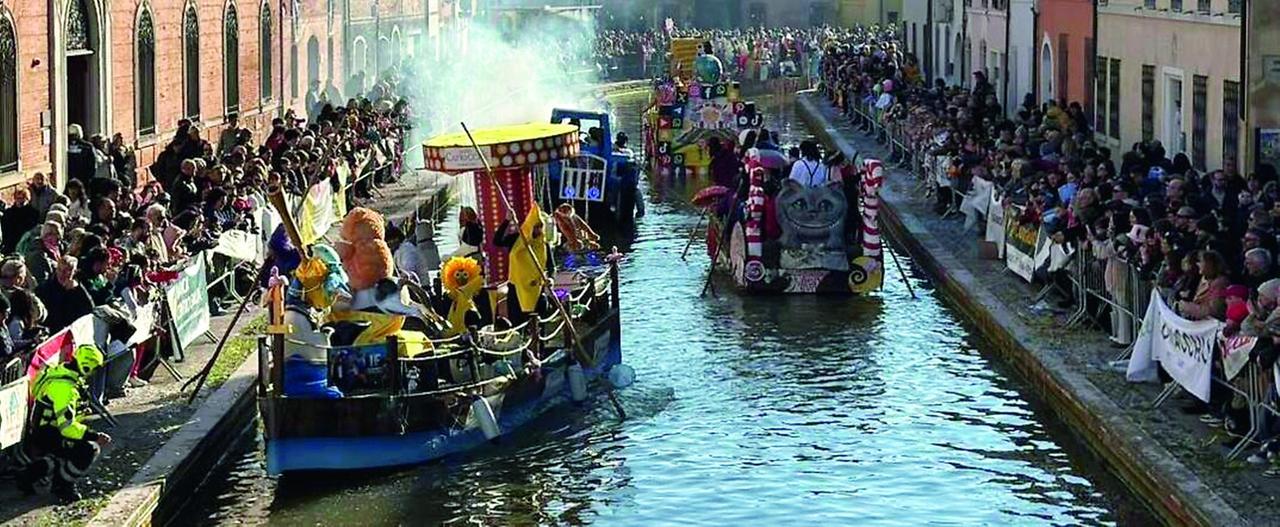 Rissa al carnevale di Comacchio, quattro feriti tra cui due vigili urbani