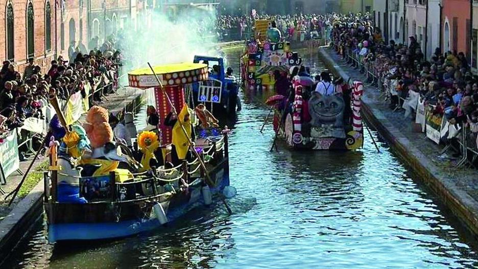 Rissa al carnevale di Comacchio, quattro feriti tra cui due vigili urbani