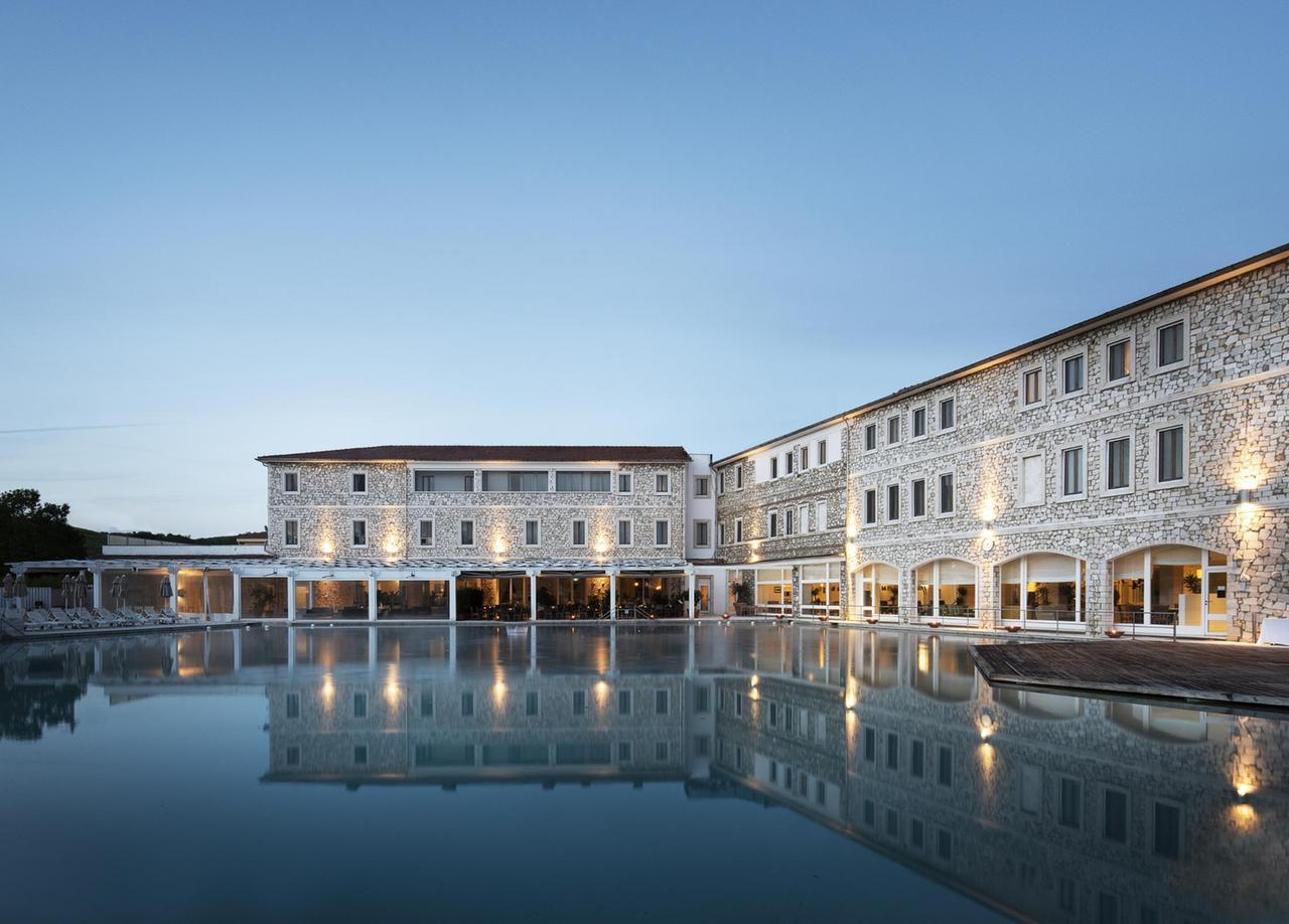 
	Una veduta delle Terme di Saturnia

