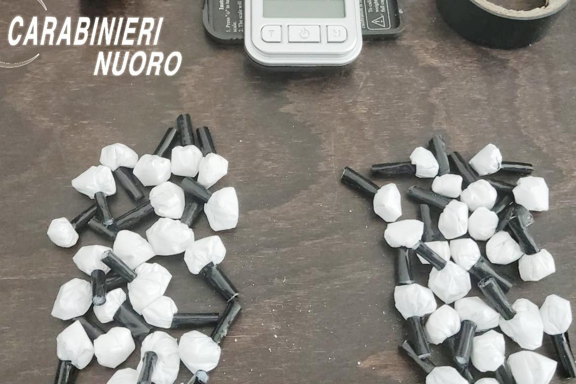 Cocaina al posto delle caramelle, il gestore di un bar patteggia dopo il blitz dei carabinieri a carnevale