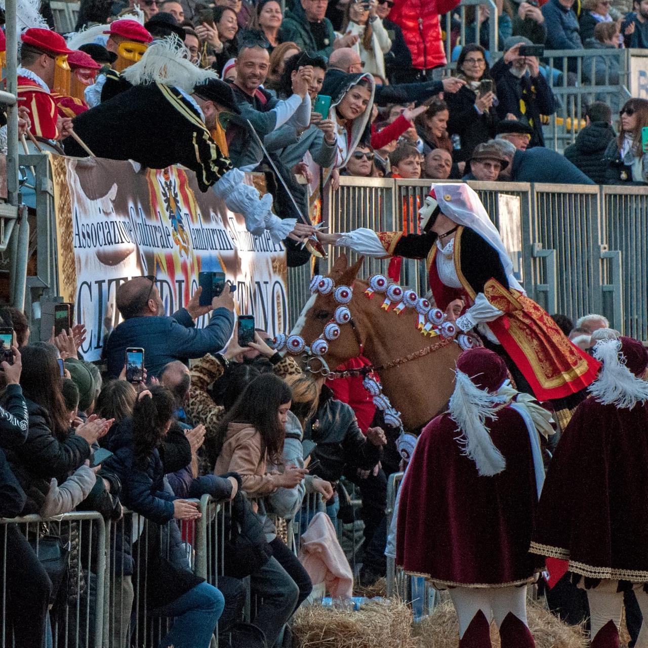 L'amazzone Carmen Murru alla Sartiglia durante l'edizione del 2023