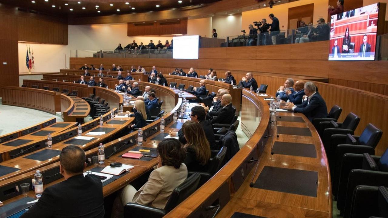 Ddl Sanità, in aula manca il numero legale. L’opposizione: «Caspita! Secondo Todde è una riforma urgente...»