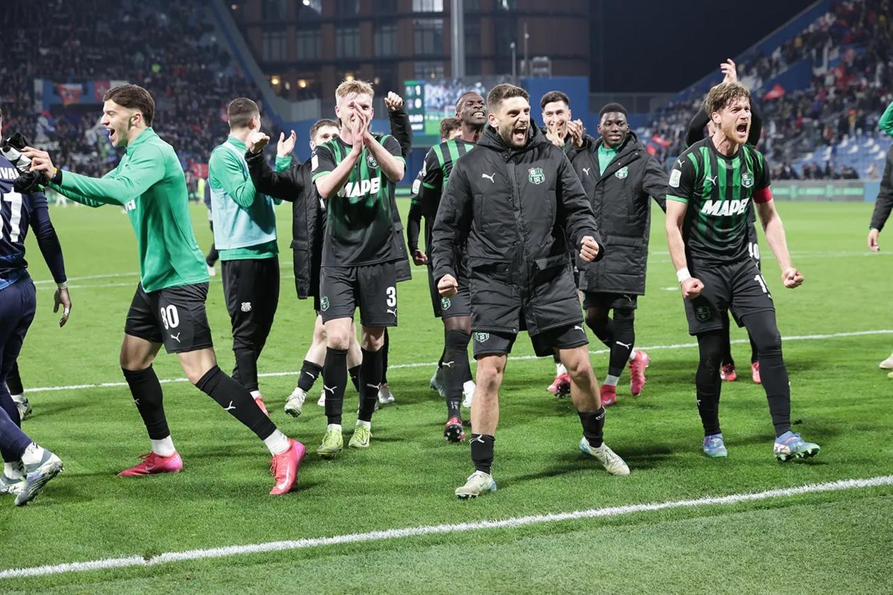 
	L'esultanza di Berardi e dei neroverdi dopo la vittoria con il Pisa

